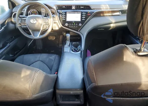 2020 Toyota Camry Le z USA, uszkodzony, nr VIN 4T1C11AK2LU921953